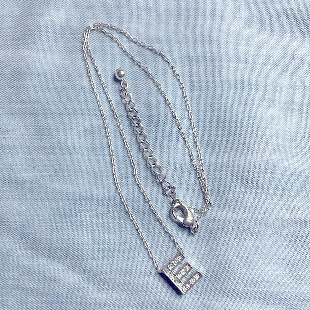 Silver tone necklace